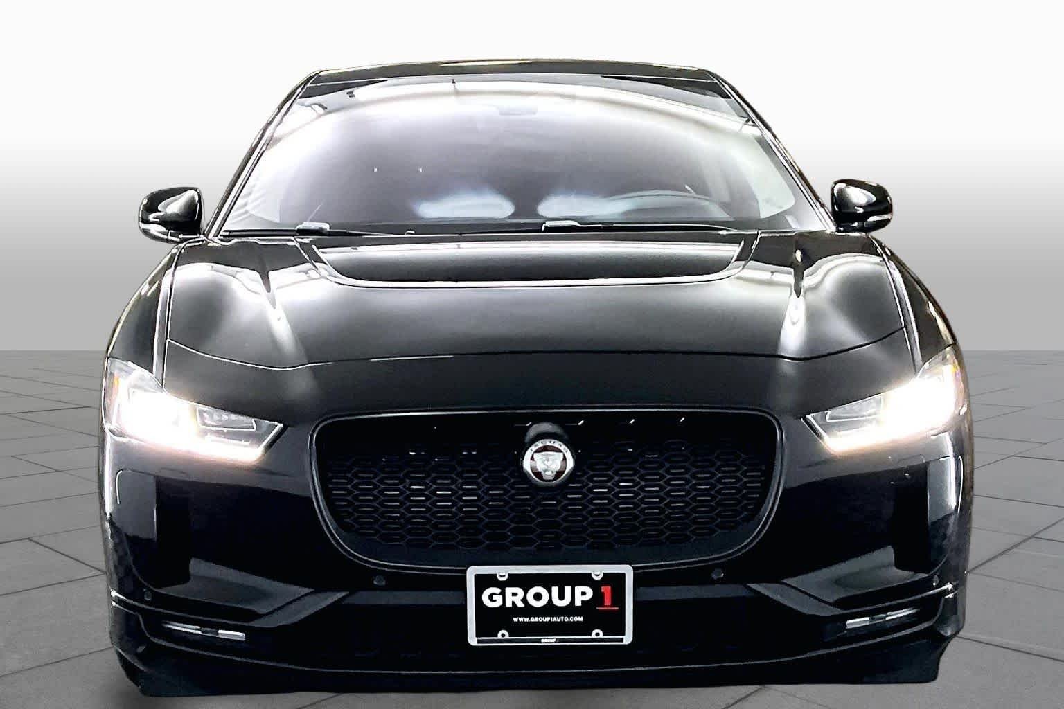 Used 2022 Santorini Black Metallic Jaguar HSE image 3