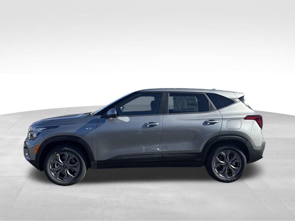 2026 Kia Seltos LX photo 3