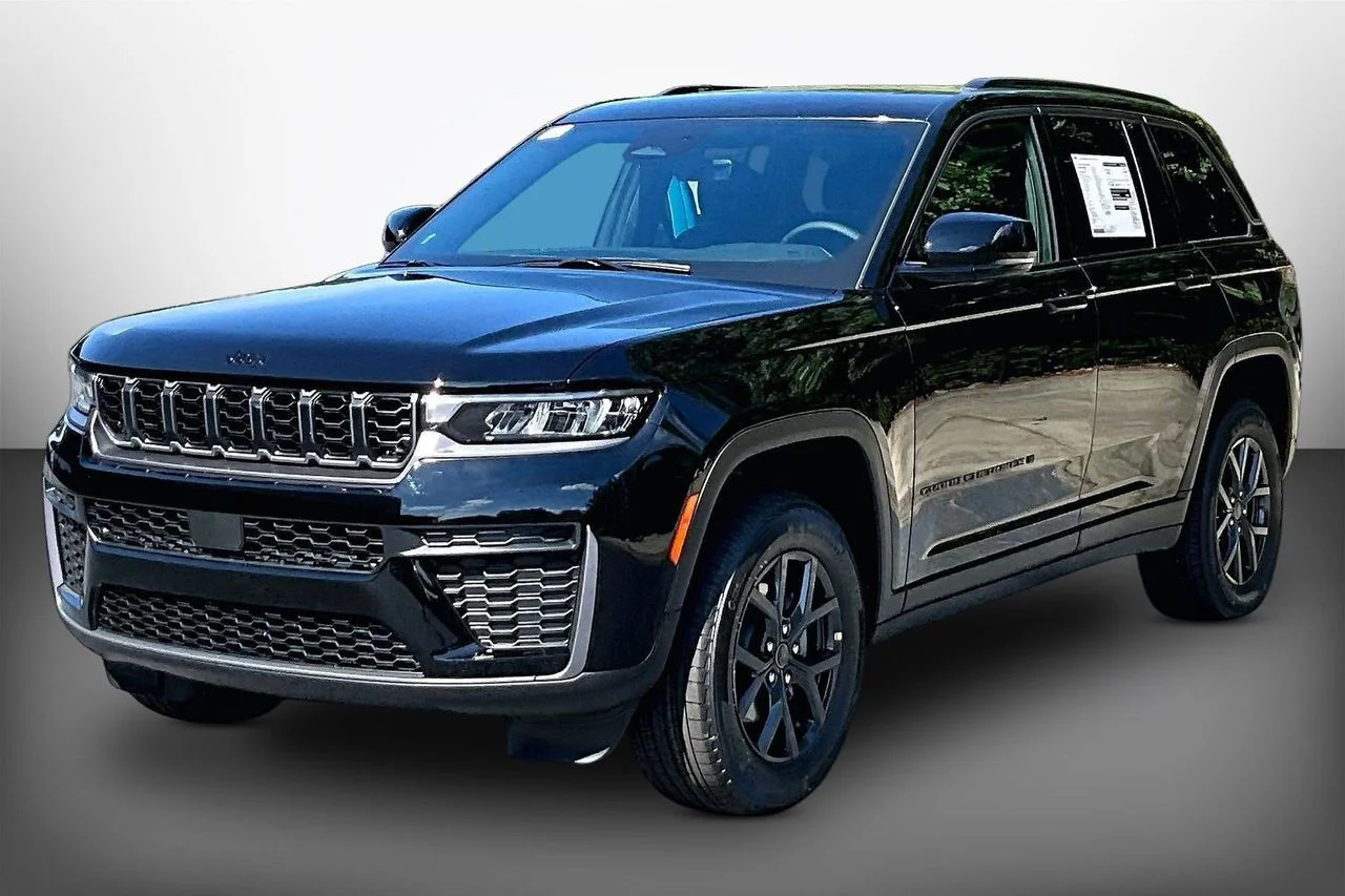 New 2027 High-Gloss Black Paint Jeep Laredo Altitude image 4