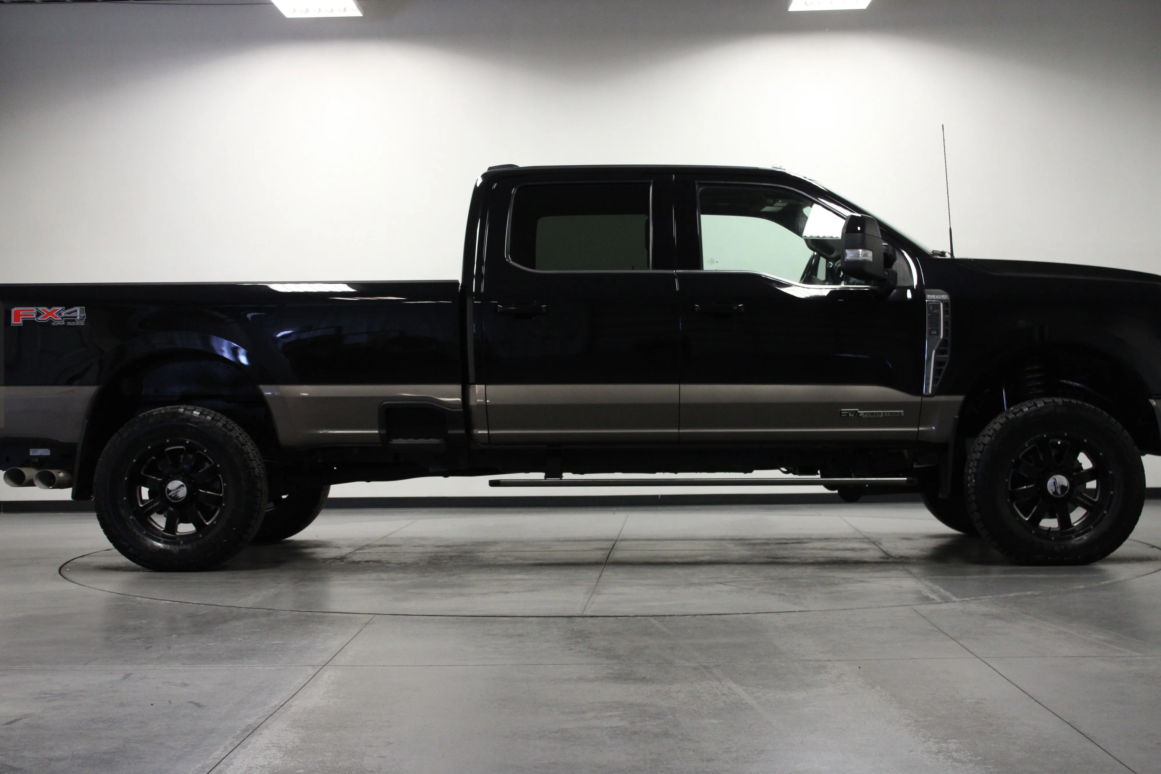 Used 2023 Agate Black Metallic Ford King Ranch image 3