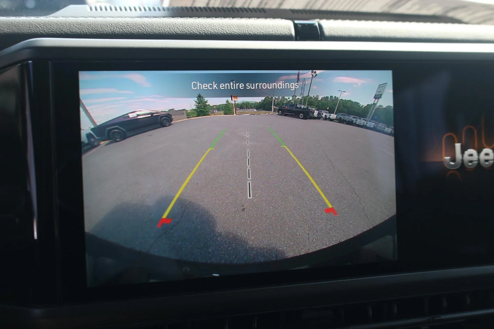Used 2024  Jeep Sahara image 27