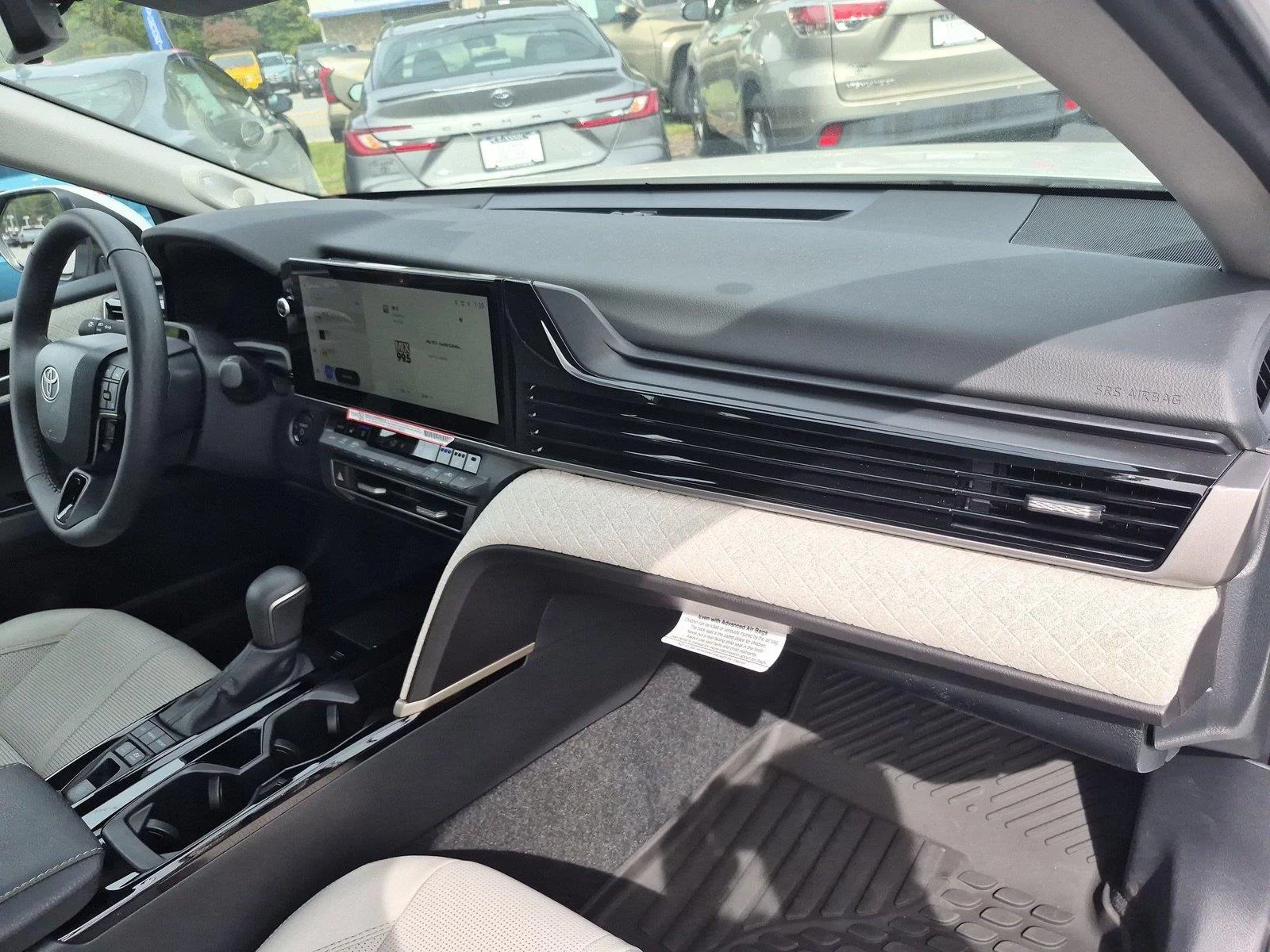 Used 2026 Wind Chill Pearl Toyota XLE image 38