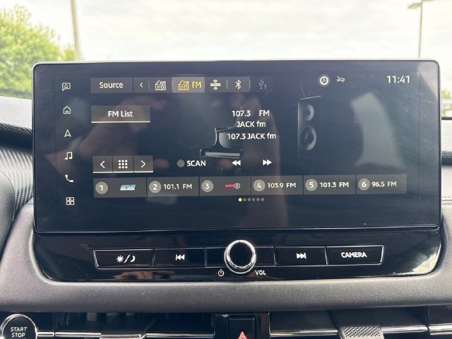 Used 2025  Mitsubishi SE image 31