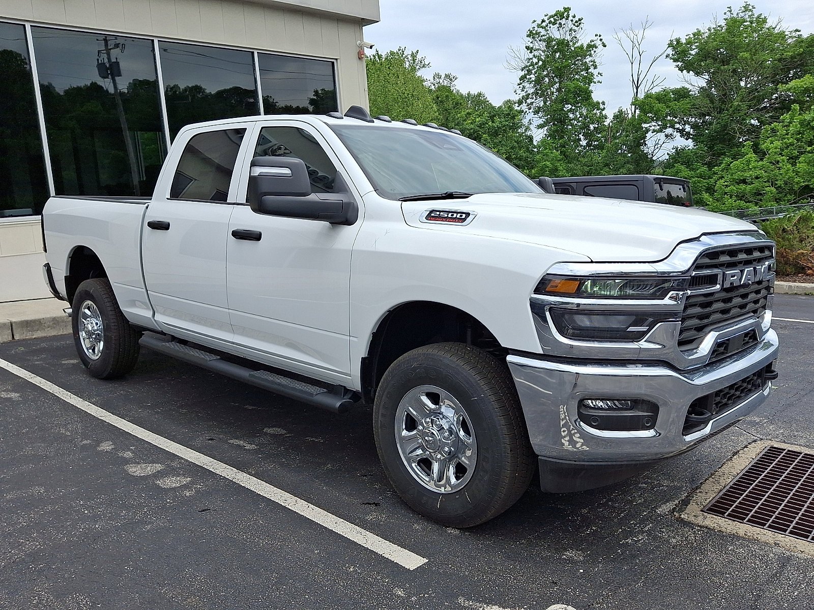 New 2026 Bright White Clear-Coat Exterior Paint RAM Tradesman image 2