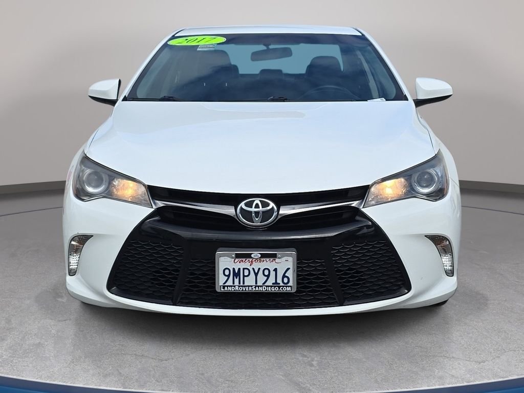 Used 2017  Toyota SE image 3