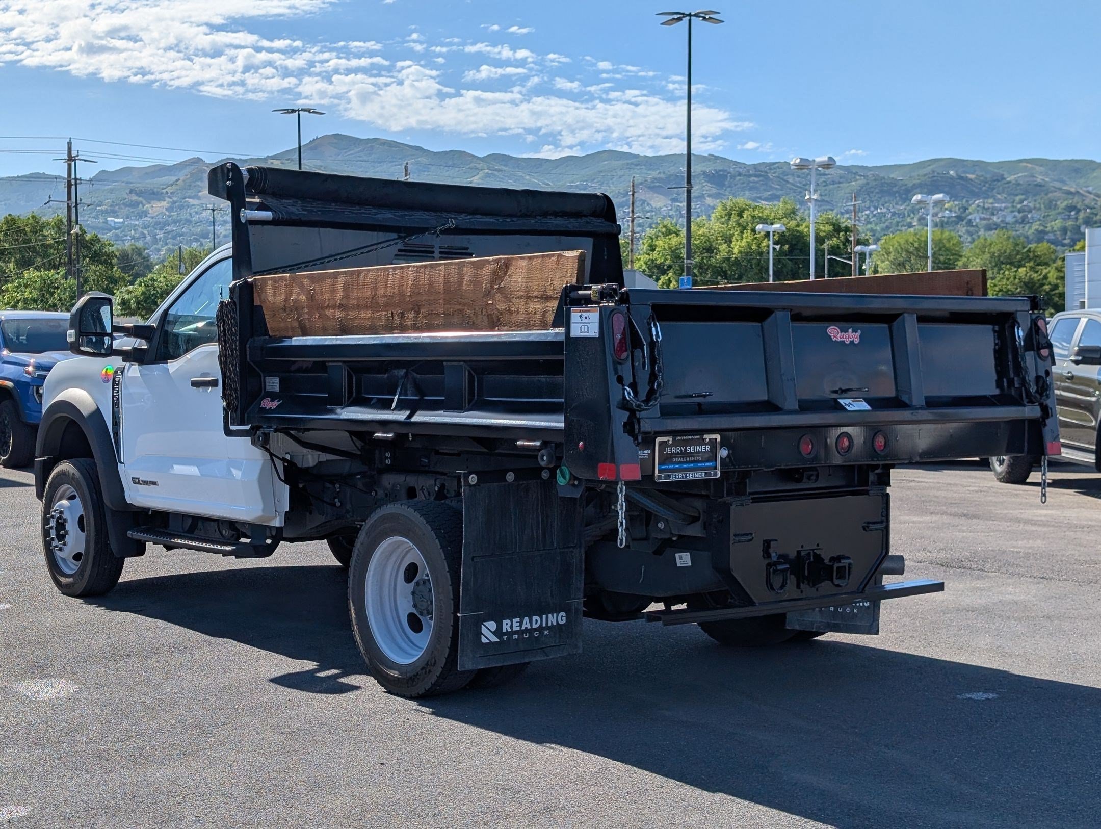 Used 2024  Ford XL image 3