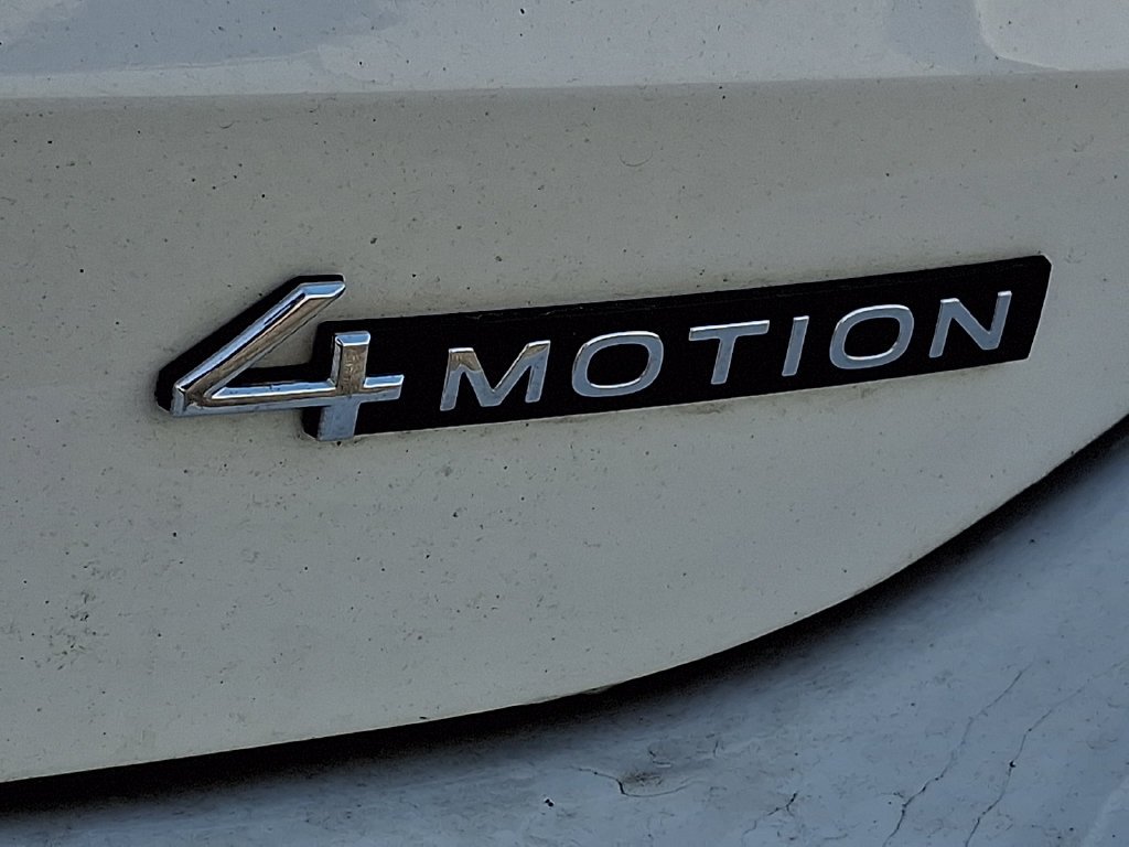 Used 2025 White Volkswagen 2.0T SE image 31