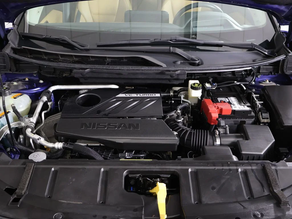 Used 2023  Nissan Platinum image 24