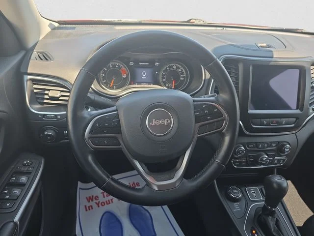Used 2021 Red Jeep Latitude Lux image 12