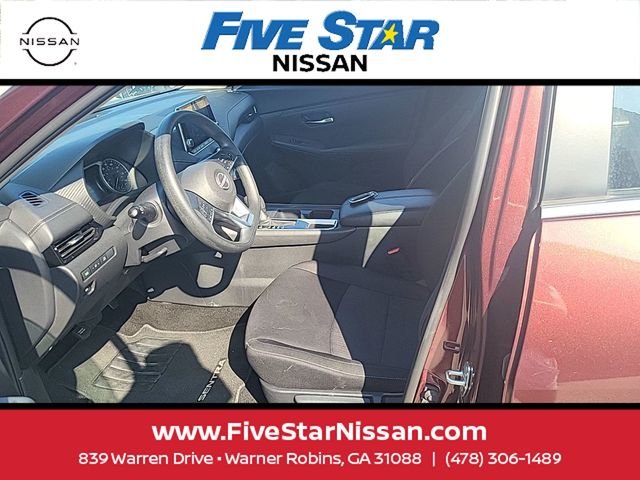 Used 2025  Nissan SV image 3