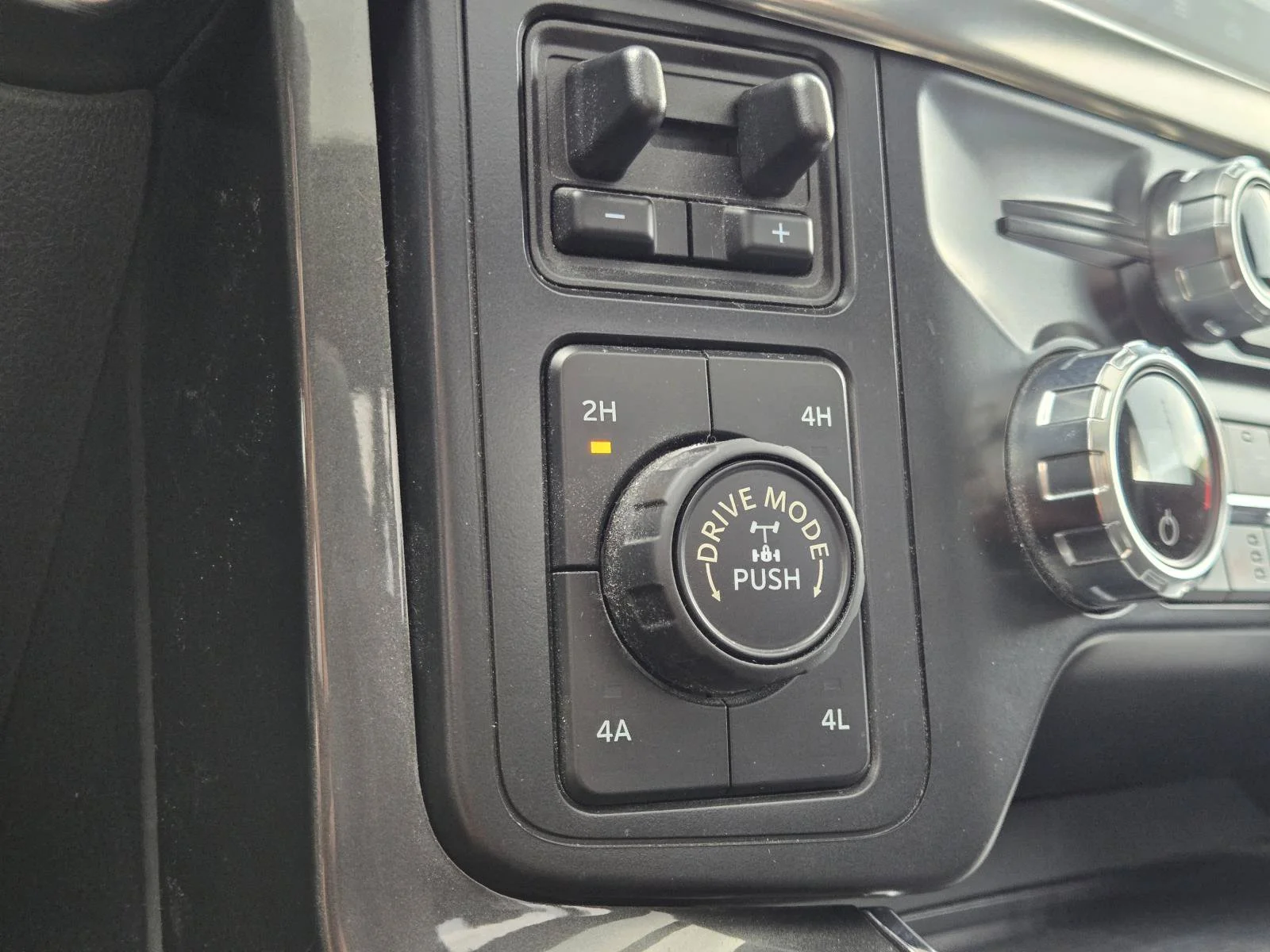 Used 2021 Black Metallic Ford Lariat image 32