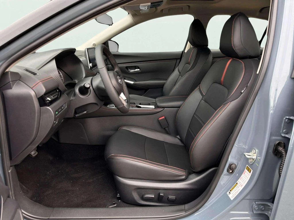 New 2025 Two-tone Atlantic Gray Metallic / Super Black Nissan SR image 13