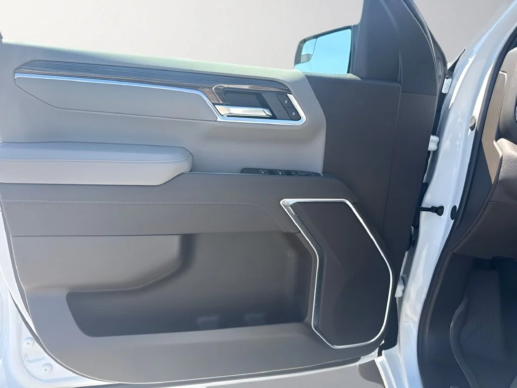 New 2026 White Chevrolet RST image 27