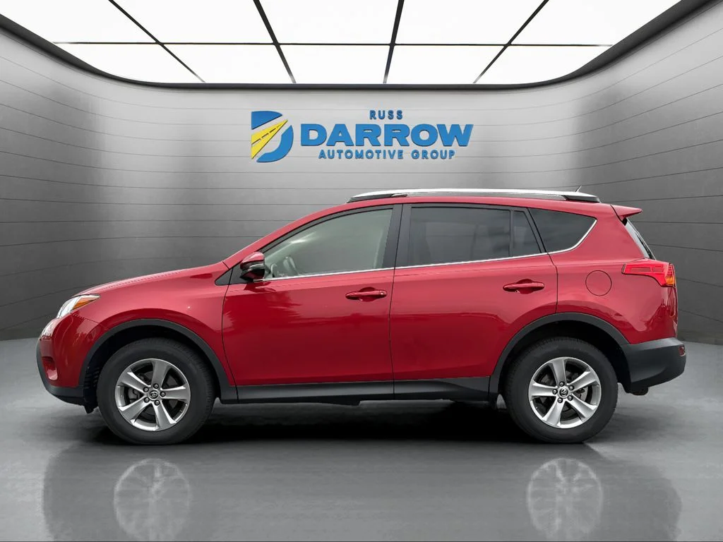 Used 2015 Red Toyota XLE image 6