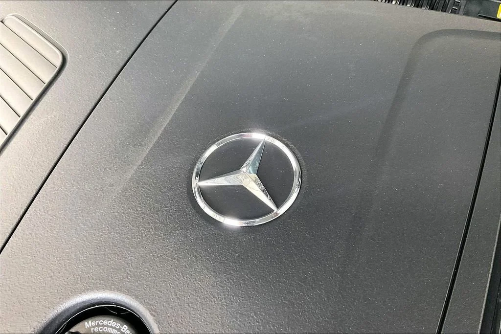 New 2026 Verde Silver Metallic Mercedes-Benz GLC 300 image 29