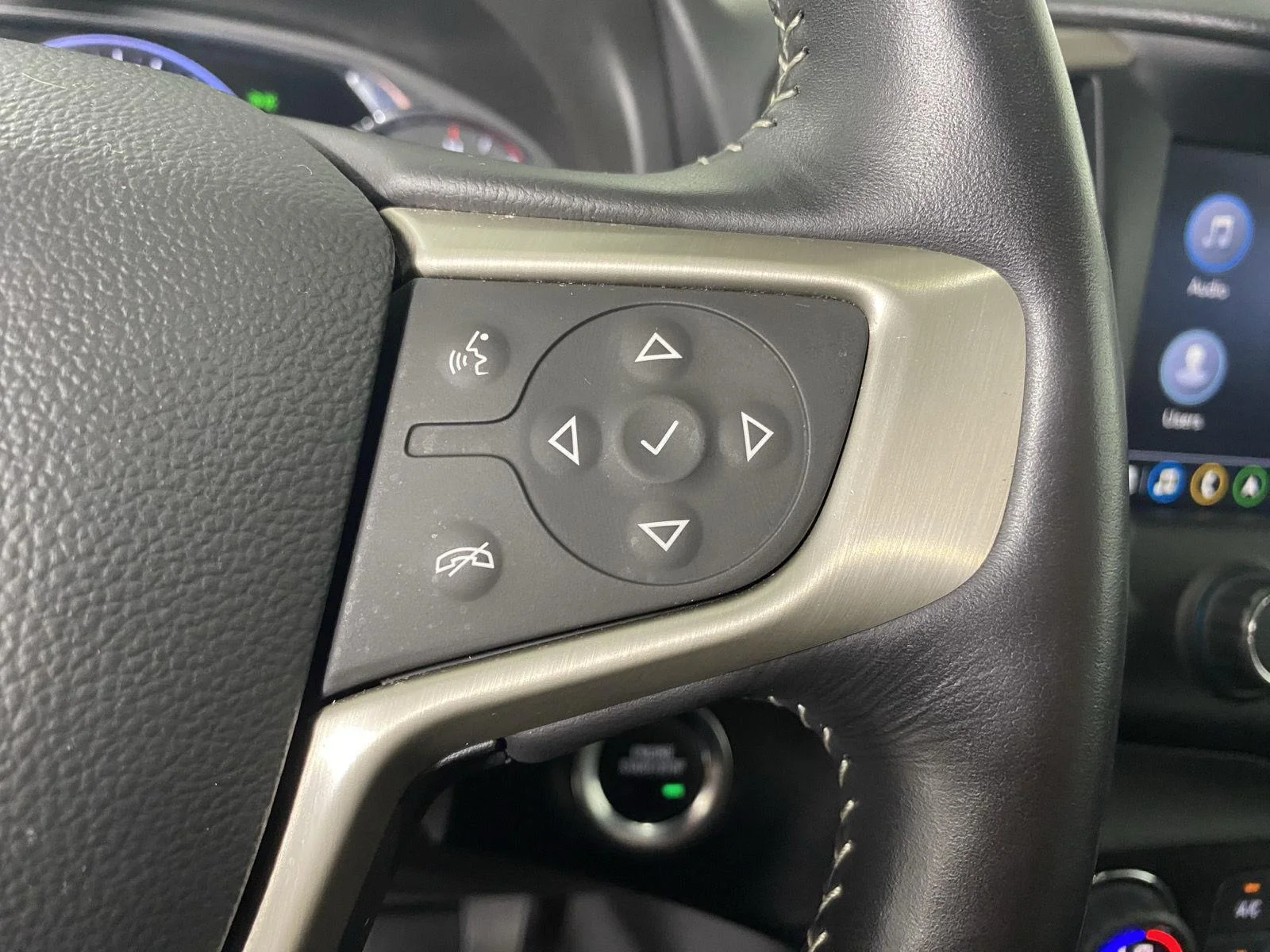Used 2022 Marine Metallic GMC Denali image 16