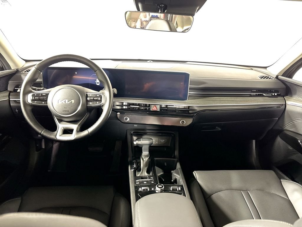 Used 2025 Black Kia EX image 12