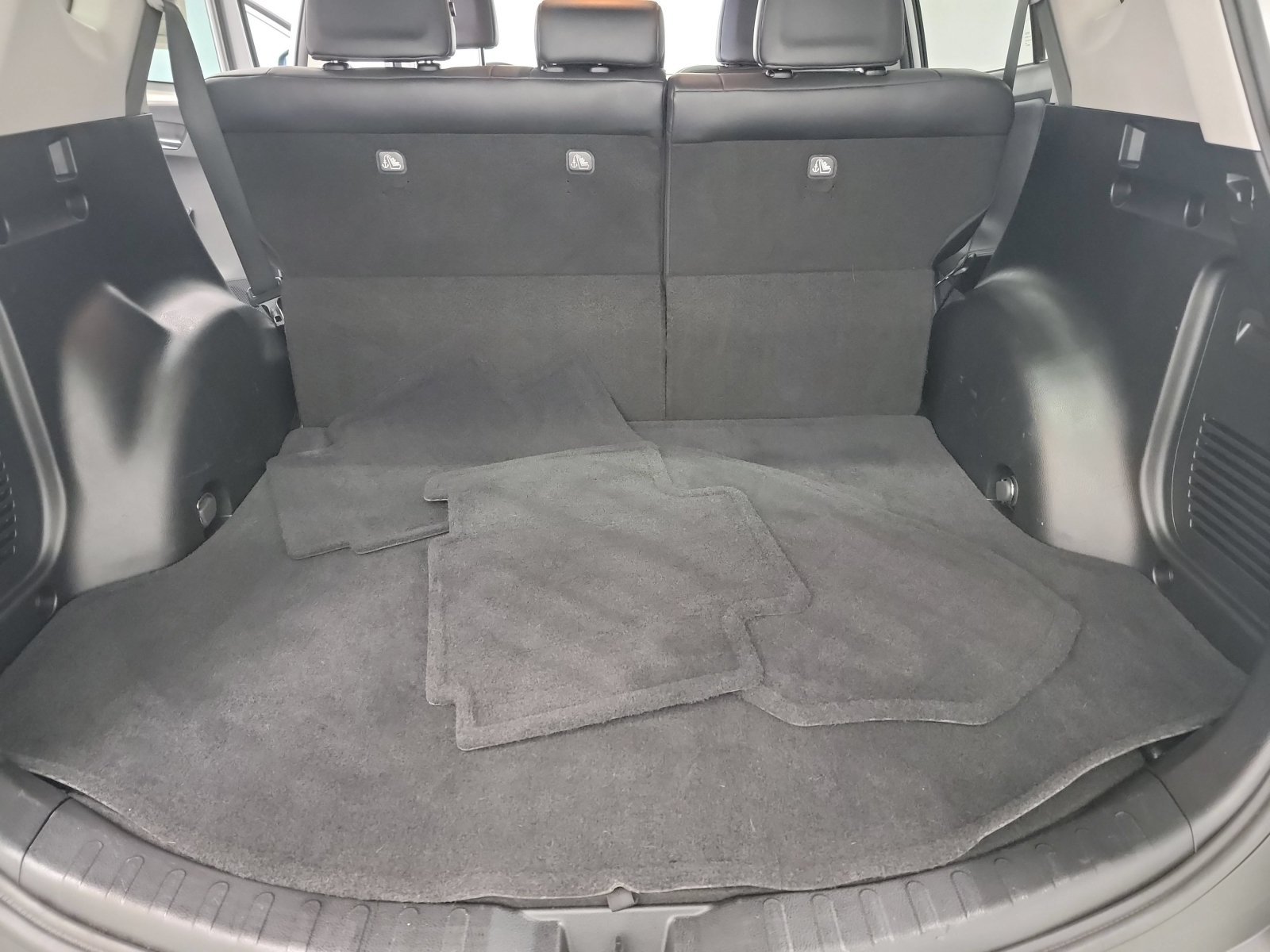 Used 2015 Classic Silver Metallic Toyota Limited image 25