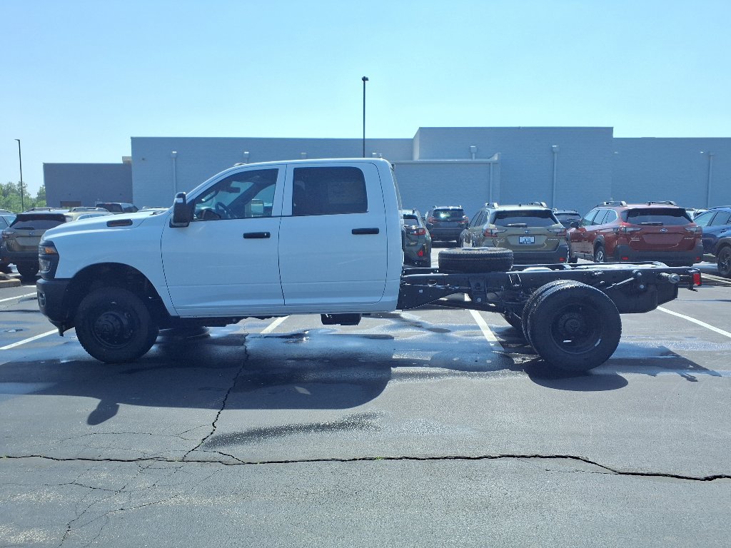 2025 RAM 3500 Chassis Tradesman - Photo 3