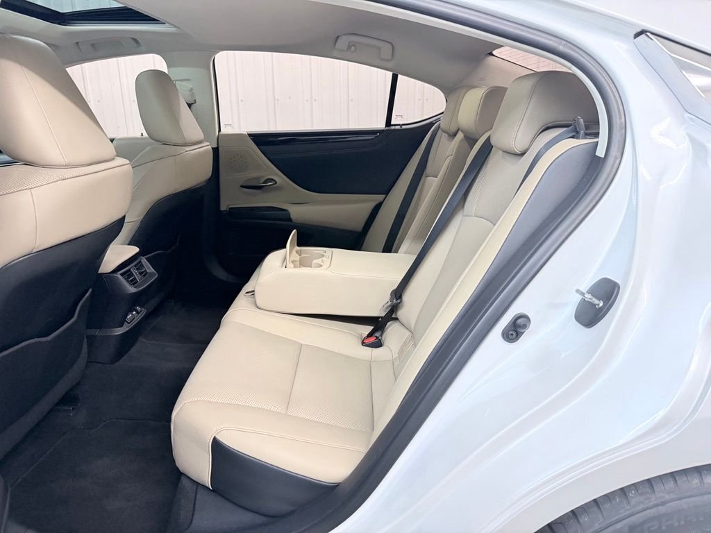Used 2021 White Lexus 350 image 31