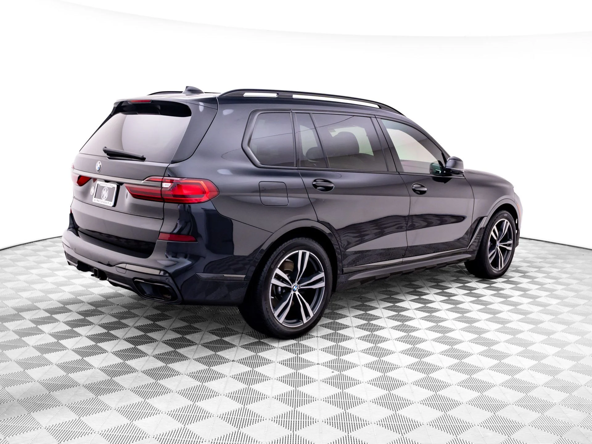 Used 2021 Black BMW xDrive40i image 6