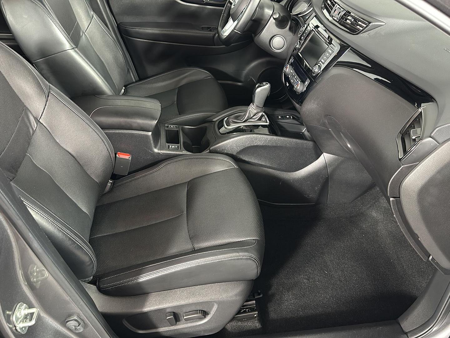 Used 2022 Gun Metallic Nissan SL image 6