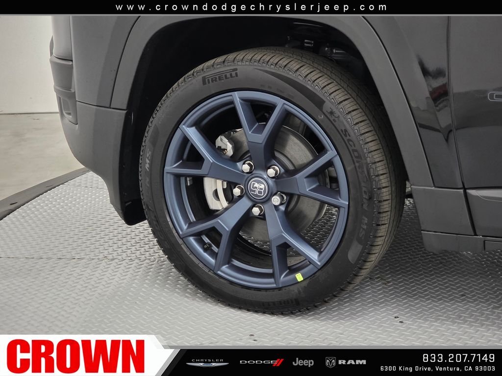 New 2026 Diamond Black Crystal Pearl-Coat Exterior Paint Jeep  image 9