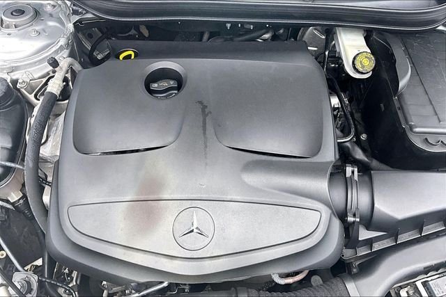 Used 2015 Silver Mercedes-Benz GLA 250 image 31