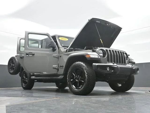 Used 2021 Gray Jeep Unlimited Sahara Altitude image 32