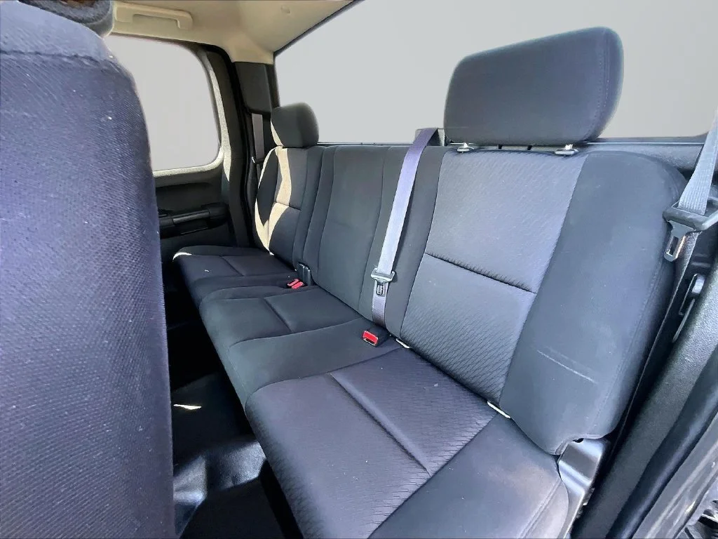 Used 2010  Chevrolet LT image 22