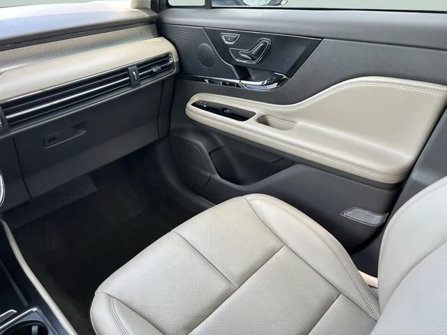 Used 2024 Blue Lincoln Premiere image 25