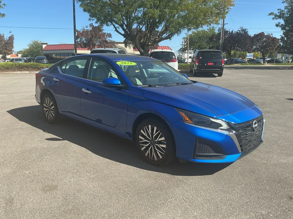 Used 2025 Bluestone Pearl Nissan SV image 3