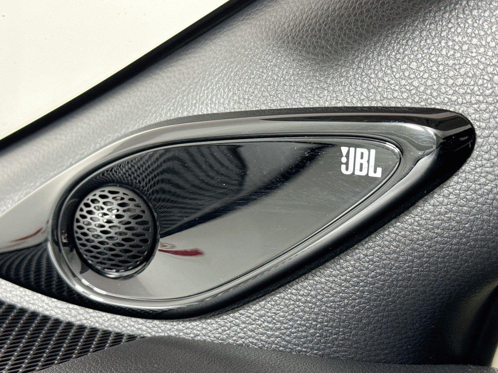 Used 2024 Wind Chill Pearl Toyota XSE image 28