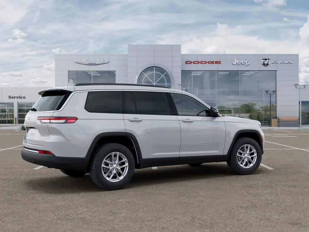 New 2026 Bright White Clear-Coat Exterior Paint Jeep Laredo X image 4