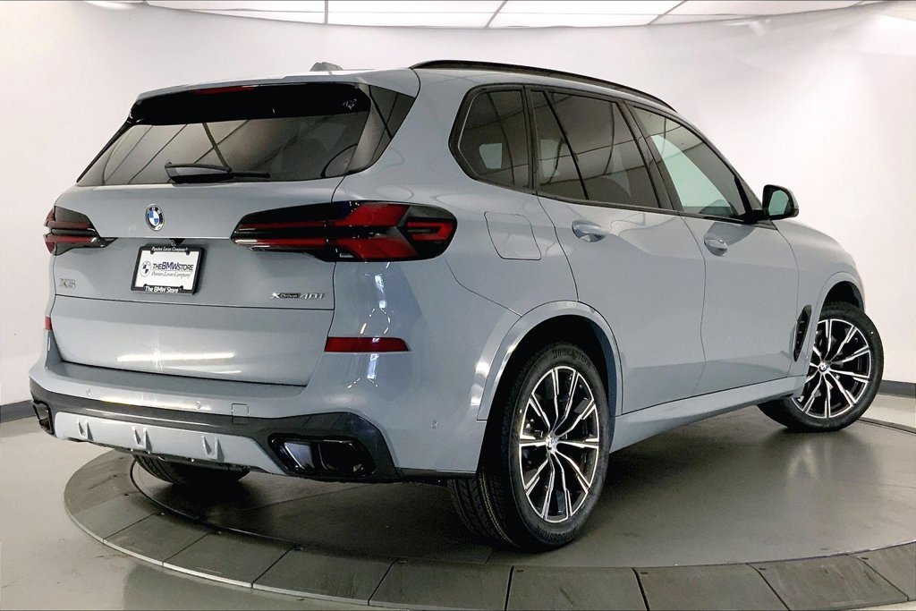 Used 2024 Gray Metallic BMW xDrive40i image 12