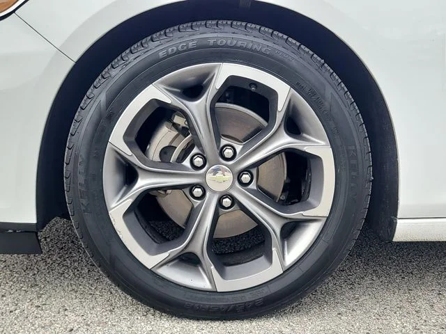 Used 2020 White Chevrolet LT image 8