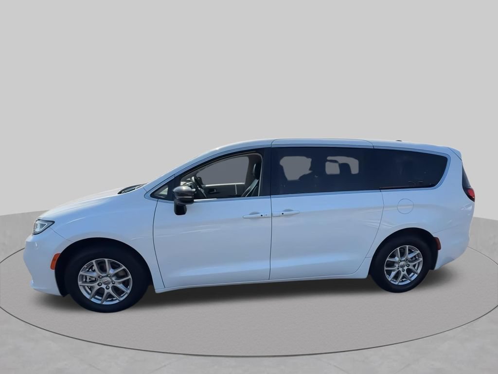 Used 2024 White Chrysler Touring L image 6