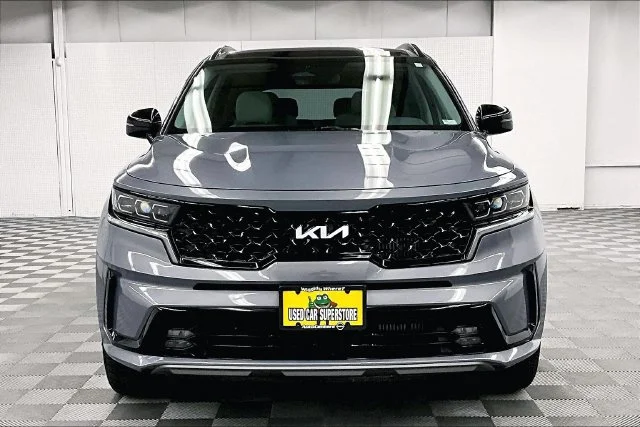 Used 2023 Everlasting Silver Kia SX image 4