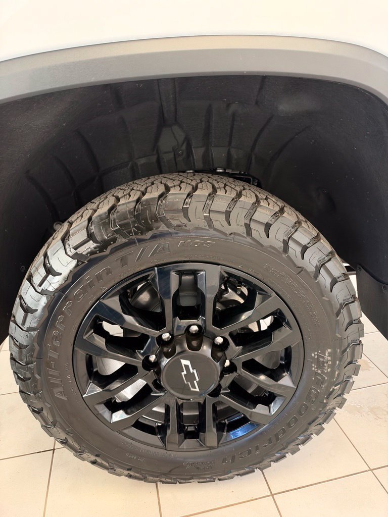 New 2026 Summit White Chevrolet LT image 25