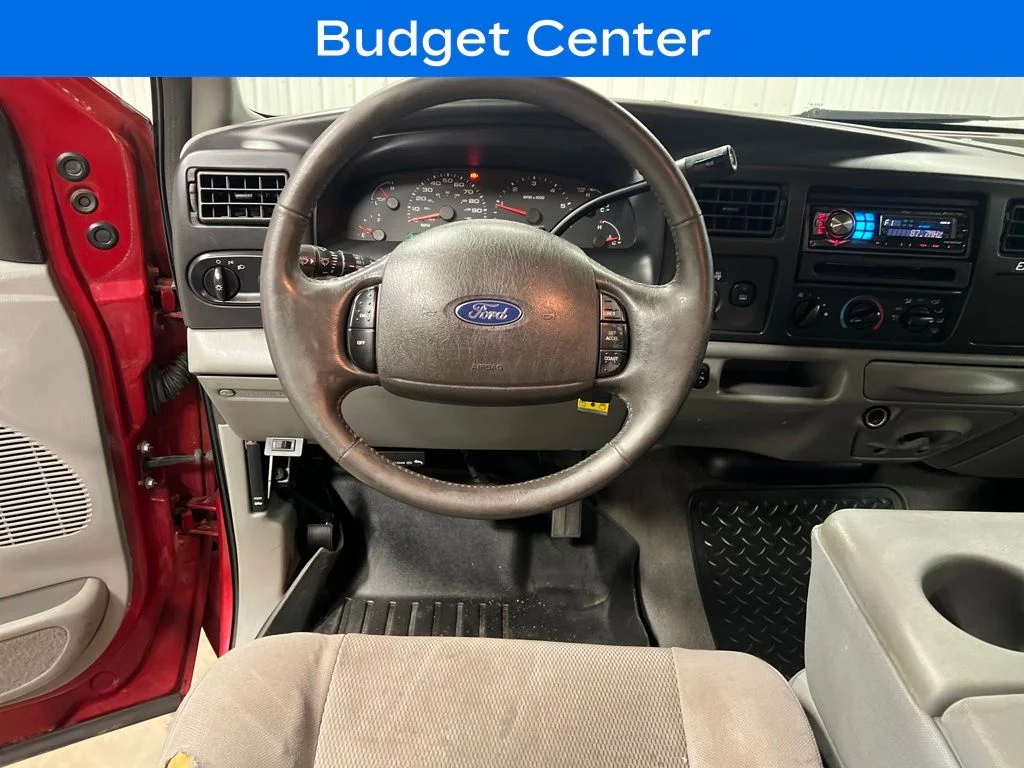 Used 2005 Red Ford XLS image 10