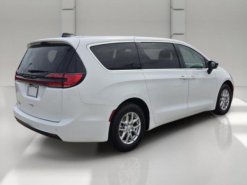 New 2027 Bright White Clear-Coat Exterior Paint Chrysler SELECT FWD image 5