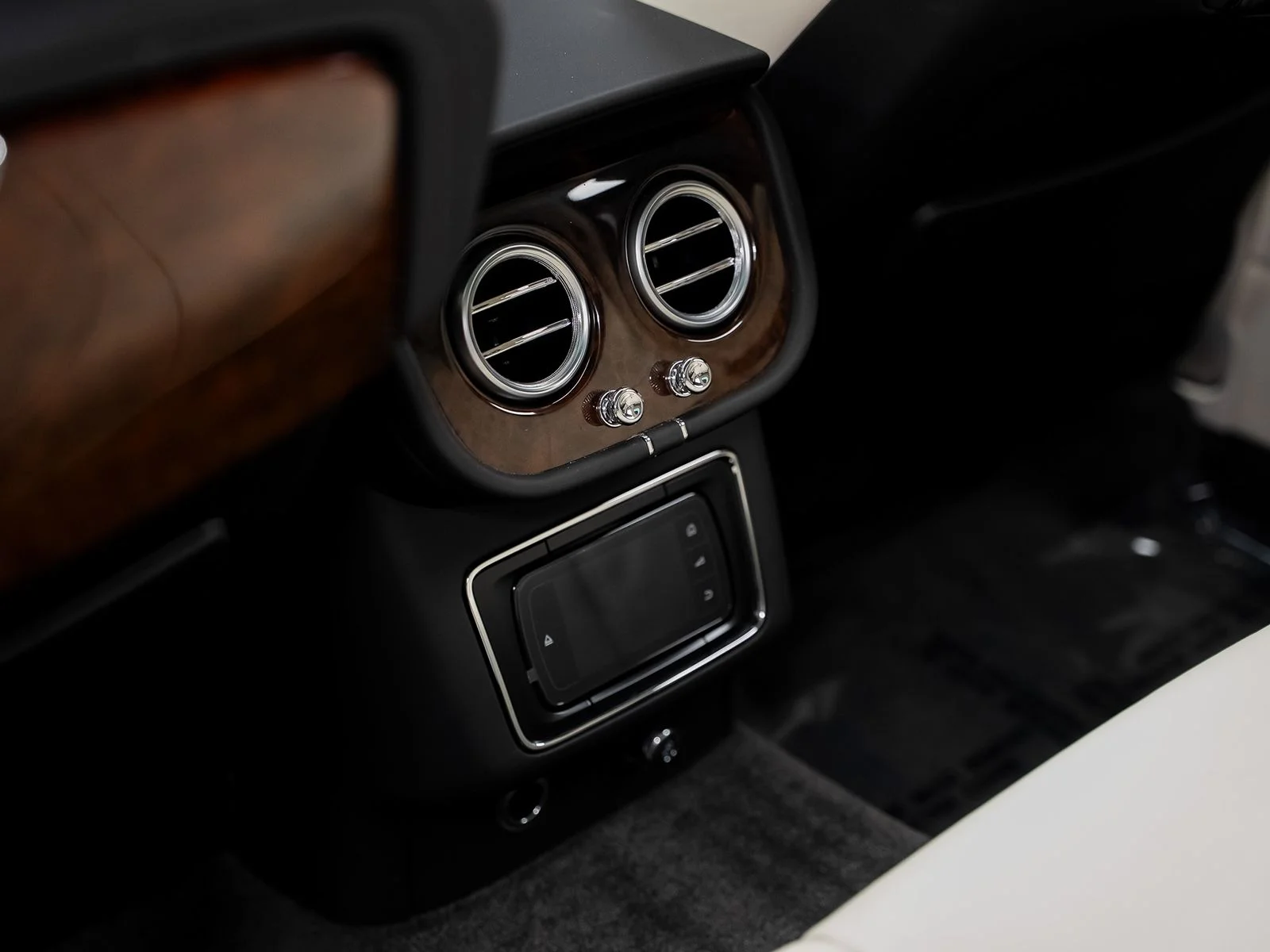 Used 2018 Gray Bentley W12 image 38