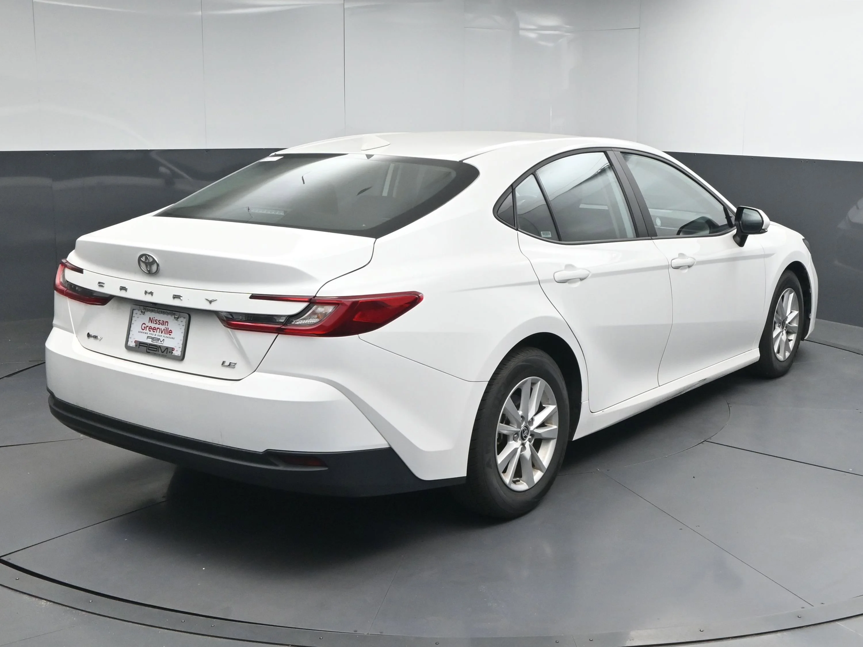 Used 2025 Ice Toyota LE image 7