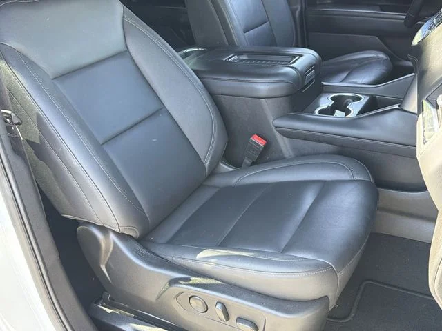 Used 2024 White Chevrolet LT image 31