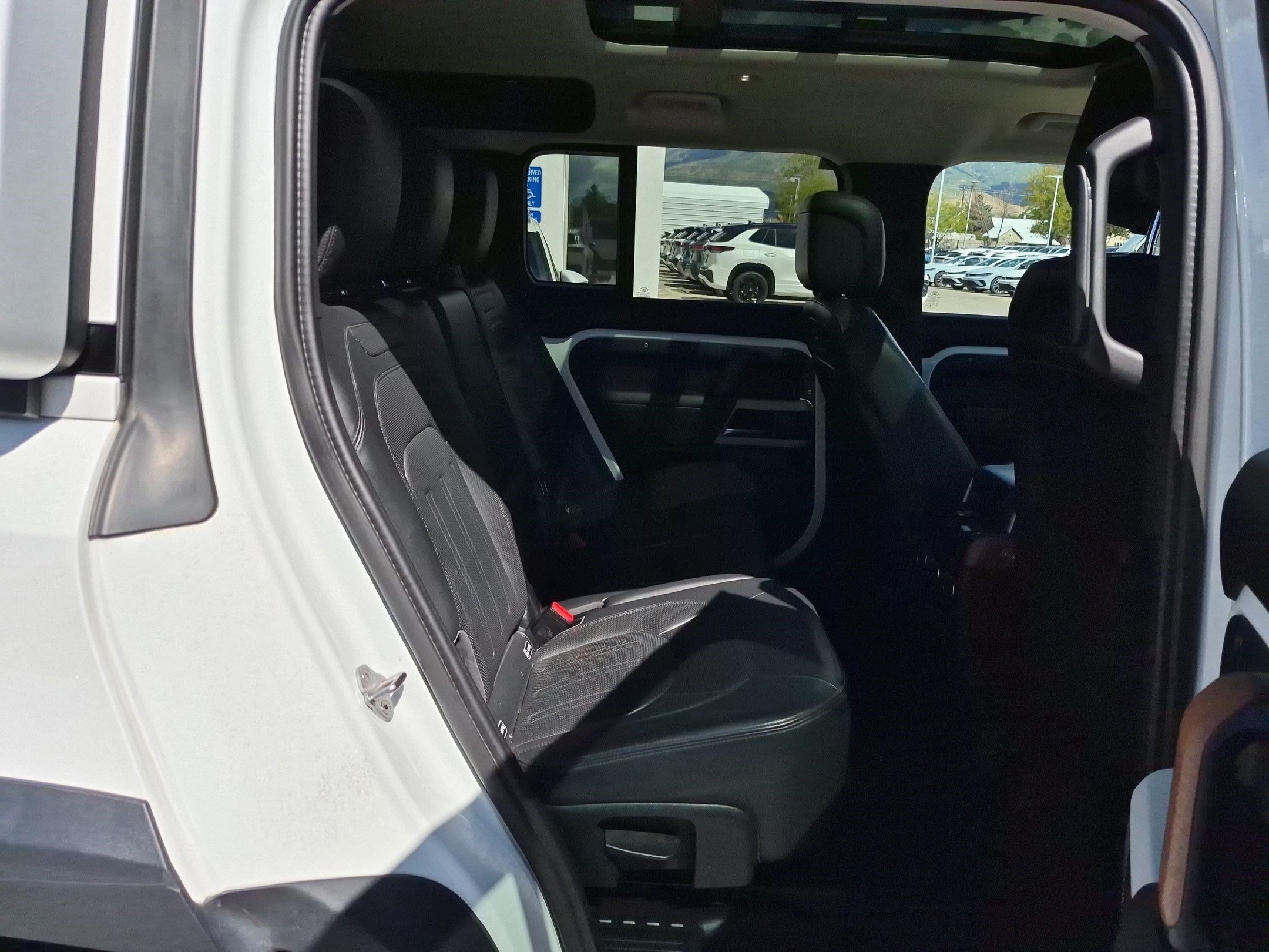 Used 2020 Fuji White Land Rover HSE image 30