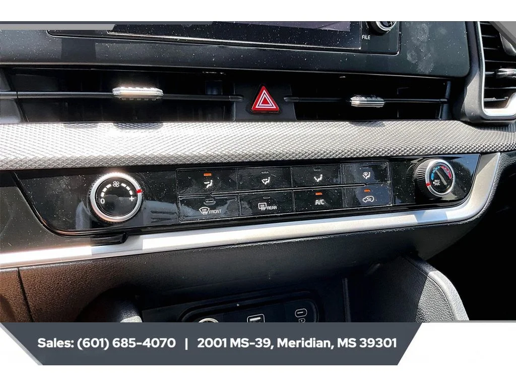 Used 2025 Fusion Black Kia LX image 22