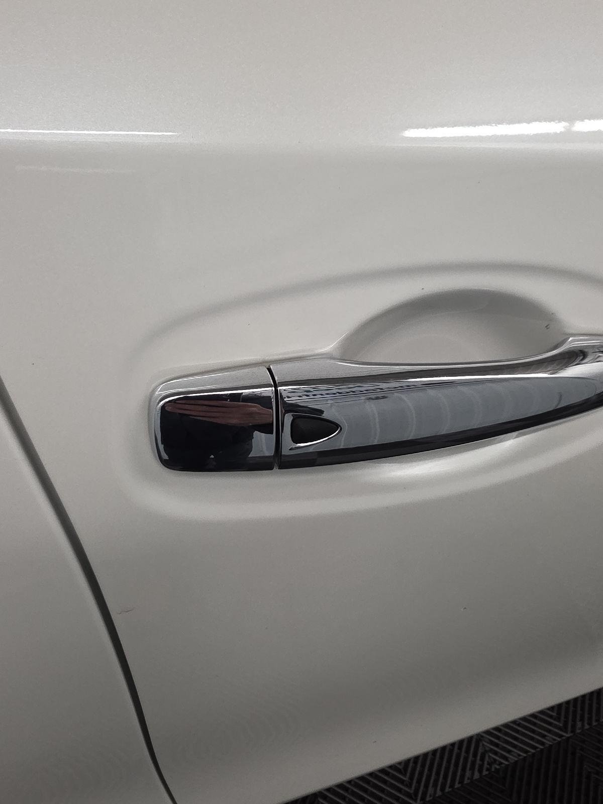 Used 2020 Pearl White Tricoat Nissan SV image 17
