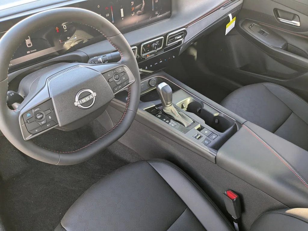 New 2026 Aspen White TriCoat / Super Black Two-tone Nissan SR image 10