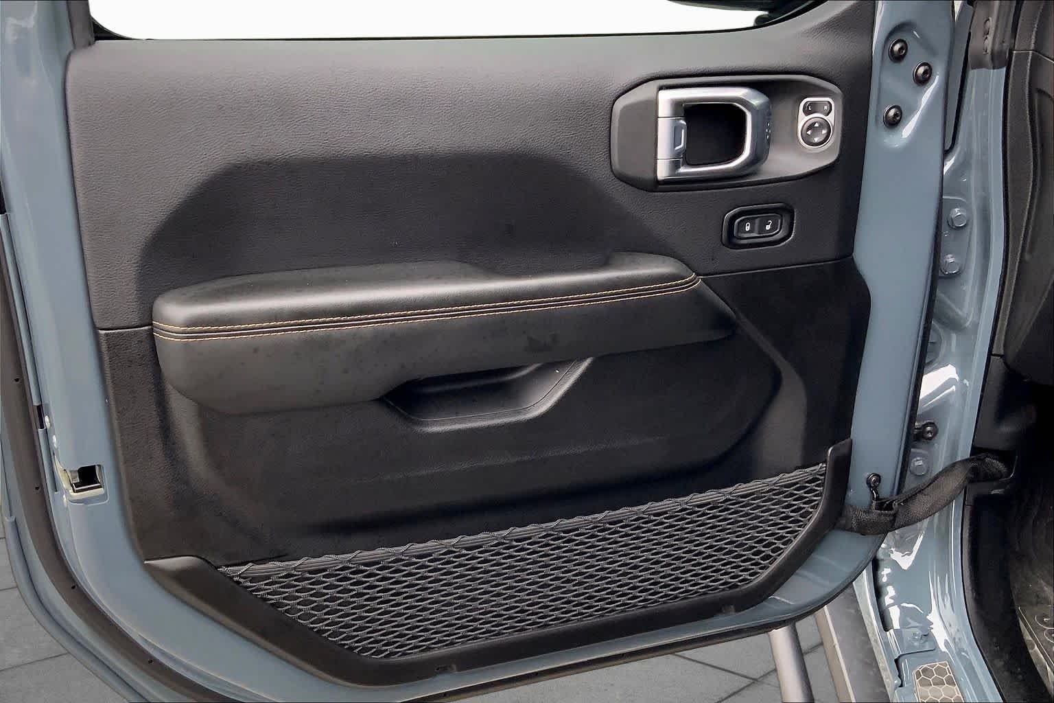 Used 2024 Anvil Clear Coat Jeep Sahara image 21
