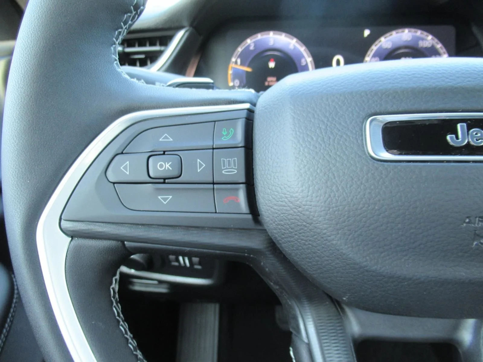 New 2026 Baltic Gray Metallic Clear-Coat Exterior Paint Jeep Laredo X image 24